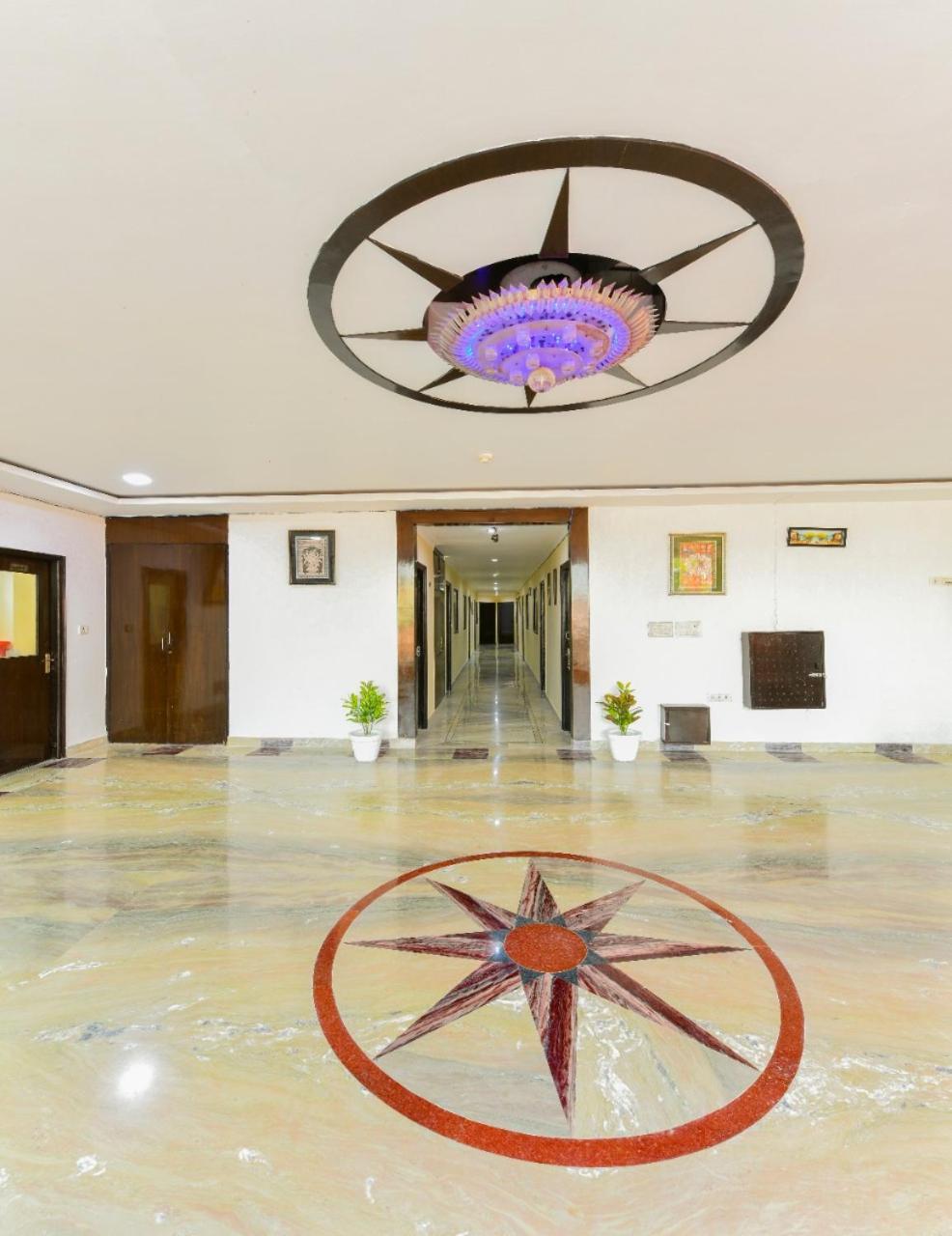 Hotel The First By Goyal Hotelie Agra  Exteriör bild